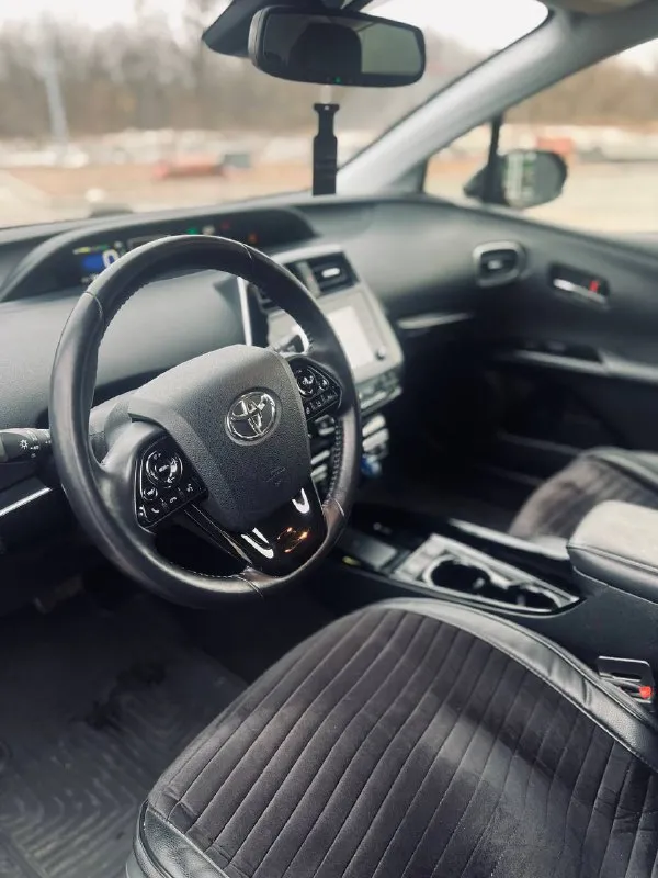 Продам toyota 55, 2020 год выпуска, полный привод, комплектация xle, в идеальном состоянии. на нашем рынке, хорошие машины, уже становиться редкостью это одна из них;)полностью обслужен. расход топлива в пределах 4-5 литров на 100км. подогревы руля, сидений, автоматическая парковка, беспроводная зарядка и т. д.в машине установлено все для комфортной езды. цена 2.45🍋 макеевка +79494125642 юрий 📲 tg: вячеслав 📞 звоните: +7(949)4125642 - фотография - 6