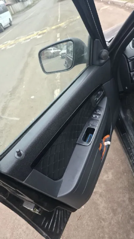 Продам приору 2 год:2016 не гнилая стоит вестовский шеснарь и коробка едет хорошо есть кондиционер и эур экран родной находится в донецке пролетарский район номер/телеграм:79495078396 цена 750к+торг у копота - фотография - 4