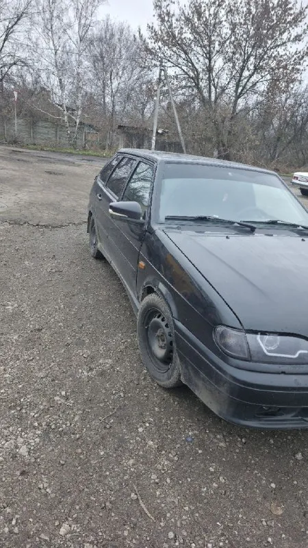 Продам ваз 2114 год:2013 не гнилая едет бодро для восмиклопа стоит выхлоп стоят яркие фары и туманки... - фотография