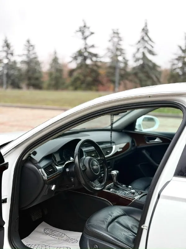 Продам личный автомобиль audi a6 c7 2013 года выпуска пробег: 215 т. км коробка: автомат объем двигателя: 3.0 tfsi привод : полный очень хорошая комплектация: электро-регулировка сидений, память сидений, датчик света, датчик дождя, подогревы сидений, обогрев руля, 2-х зонный климат контроль, круиз контроль, мультируль, без ключевой доступ, и многое другое. из ништяков: музыка bang&olufsen, заменен так же штатный сабвуфер. автомобиль в отличном состоянии, готов к любым проверкам на сто, цепи поменяны, коробка после капитального ремонта с чеком и гарантией. оригинальный руль со стрекозой (имеется возможность поставить адаптивный круиз) новая зимняя резина перед продажей произведено большое то автомобиль весь в родном окрасе кому действительно будет интересно подробно по телефону все расскажу. цена 1.990.000₽ хорошим людям хороший торг, так же рассмотрю вариант обмена на ваш автомобиль номер для связи +79493224930 📞 звоните: +7(949)3224930 - фотография - 6