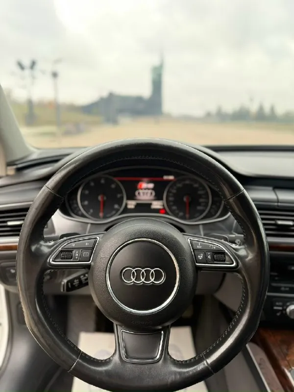 Продам личный автомобиль audi a6 c7 2013 года выпуска пробег: 215 т. км коробка: автомат объем двигателя: 3.0 tfsi привод : полный очень хорошая комплектация: электро-регулировка сидений, память сидений, датчик света, датчик дождя, подогревы сидений, обогрев руля, 2-х зонный климат контроль, круиз контроль, мультируль, без ключевой доступ, и многое другое. из ништяков: музыка bang&olufsen, заменен так же штатный сабвуфер. автомобиль в отличном состоянии, готов к любым проверкам на сто, цепи поменяны, коробка после капитального ремонта с чеком и гарантией. оригинальный руль со стрекозой (имеется возможность поставить адаптивный круиз) новая зимняя резина перед продажей произведено большое то автомобиль весь в родном окрасе кому действительно будет интересно подробно по телефону все расскажу. цена 1.990.000₽ хорошим людям хороший торг, так же рассмотрю вариант обмена на ваш автомобиль номер для связи +79493224930 📞 звоните: +7(949)3224930 - фотография - 7