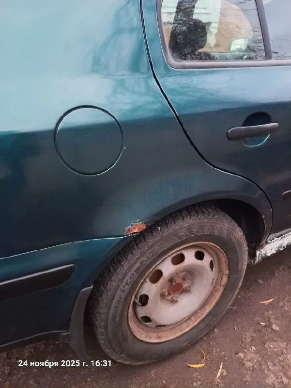 Продам skoda октавия тур 1.6, механика, 1998 г. , в технически в хорошем состоянии, ездим каждый день, проблемы с кузовом на фото видно. ремень грм заменён 5000 км, назад, стоит фирма бош. юридически чистая, переоформление без проблем. комплект летней резины на легкосплавных дисках. сейчас стоит зима практически новая. хорошая, работающая машина, не подводила не разу. цена 290 000 рублей. цена с учётом всех косяков. торг минимальный. телефон для связи +7 949 33 58 500, + 7 949 38 15 939. 📞 звоните: +7(949)3358500 - фотография - 2