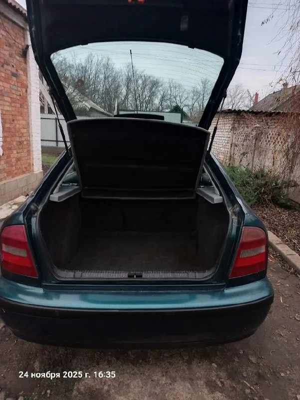 Продам skoda октавия тур 1.6, механика, 1998 г. , в технически в хорошем состоянии, ездим каждый день, проблемы с кузовом на фото видно. ремень грм заменён 5000 км, назад, стоит фирма бош. юридически чистая, переоформление без проблем. комплект летней резины на легкосплавных дисках. сейчас стоит зима практически новая. хорошая, работающая машина, не подводила не разу. цена 290 000 рублей. цена с учётом всех косяков. торг минимальный. телефон для связи +7 949 33 58 500, + 7 949 38 15 939. 📞 звоните: +7(949)3358500 - фотография - 5