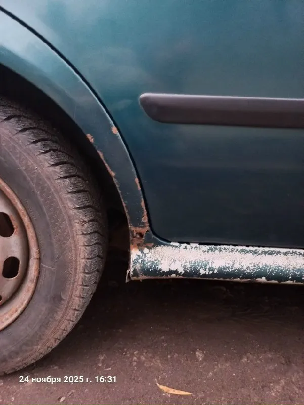 Продам skoda октавия тур 1.6, механика, 1998 г. , в технически в хорошем состоянии, ездим каждый день, проблемы с кузовом на фото видно. ремень грм заменён 5000 км, назад, стоит фирма бош. юридически чистая, переоформление без проблем. комплект летней резины на легкосплавных дисках. сейчас стоит зима практически новая. хорошая, работающая машина, не подводила не разу. цена 290 000 рублей. цена с учётом всех косяков. торг минимальный. телефон для связи +7 949 33 58 500, + 7 949 38 15 939. 📞 звоните: +7(949)3358500 - фотография - 8