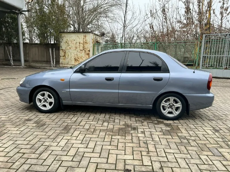 Здравствуйте, продам chevrolet ланос, 2009г состояние авто отличное, вся машина обслужена, не каких вложений не требует завёл и поехал ! кондиционер работает как положено дует холодит ! все жидкости поменяны, масло в двигателе масло в коробке антифриз тормозная жидкость. по ходовой части абсолютно без каких либо нареканий! двигатель работает хорошо, по кузову ржавчины гнилья нет ! салон чистый ухоженный! за время владения не когда не подвела так как обслуживал и ухаживали за машиной ! болле подробно по телефону +79494816190 цена 310000₽ 📞 звоните: +7(949)4816190 - фотография - 4