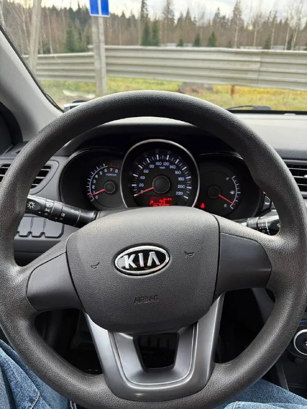 Продам, практически новый kia rio 2012г. В. ,с 1 собственником, оригинальным пробегом 32.600. 1.4 автомат. С машиной отдам комплект почти новой летней резины. Сейчас уже на зимней. Уверен вы таких вариантов не найдете!
Птс оригинал, покупали у официального дилера и своевременно обслуживали.
Сигнализация с обратной связью, 2 ключа. Бережная эксплуатация. Гаражное хранение. Днище полностью обработано, есть подтверждающий документы. Такой автомобиль прослужит еще десятки лет. Продажа с переоформлением, если нужно могу присутствовать в мрэо. Автомобиль стоит на учете, запретов, залогов штрафов ничего такого нет. Полностью зеленая база-автотека. Смотреть по предварительной договоренности в центре донецка. +79493578224
Цена 1 190 000
Реальному покупателю торг.
Есть сервисная книжка. Кузов в родной краске. Не участвовал в дтп.
📲 Tg: @annet_325
📞 Звоните: +7(949)3578224 - фотография - 5
