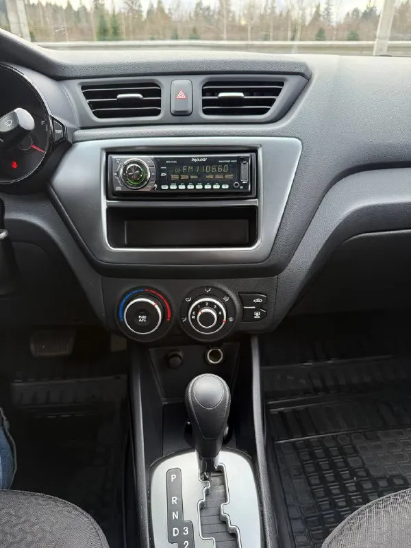 Продам, практически новый kia rio 2012г. В. ,с 1 собственником, оригинальным пробегом 32.600. 1.4 автомат. С машиной отдам комплект почти новой летней резины. Сейчас уже на зимней. Уверен вы таких вариантов не найдете!
Птс оригинал, покупали у официального дилера и своевременно обслуживали.
Сигнализация с обратной связью, 2 ключа. Бережная эксплуатация. Гаражное хранение. Днище полностью обработано, есть подтверждающий документы. Такой автомобиль прослужит еще десятки лет. Продажа с переоформлением, если нужно могу присутствовать в мрэо. Автомобиль стоит на учете, запретов, залогов штрафов ничего такого нет. Полностью зеленая база-автотека. Смотреть по предварительной договоренности в центре донецка. +79493578224
Цена 1 190 000
Реальному покупателю торг.
Есть сервисная книжка. Кузов в родной краске. Не участвовал в дтп.
📲 Tg: @annet_325
📞 Звоните: +7(949)3578224 - фотография - 6