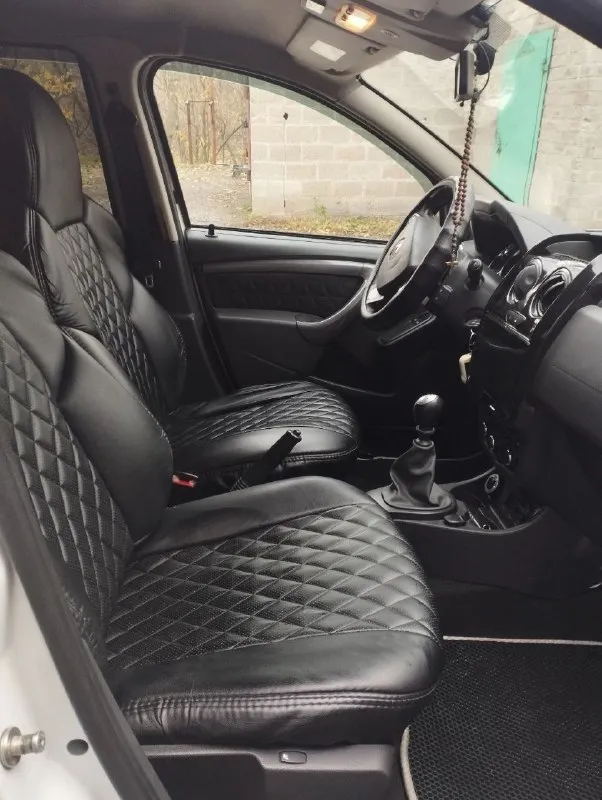 Продам рено дастер/renault duster 2017 года, 3 владельца, в хорошем состоянии, двигатель 2 литра, бензин, полный привод, механика 6-ступка, автомобиль не бит и не крашен, 191 тысяча родного пробега, все стёкла родные, никаких проблем нет, в автомобиле присутствует магнитола teyes, камера заднего вида teyes - sony матрица 4к, сигнализация с автозапуском starline, датчик температуры двигателя. сиденья в качественных чехлах, под чехлами новый салон. за машиной ухаживали, всё обслуживалось вовремя, на обслуживании не экономили. два ключа, оба ключа в чехлах, так же есть книжка по эксплуатации и сервисная книжка в которой записаны все то, за машину не стыдно. цена: 1.290₽ торг при осмотре! телеграмм: @alexander_2200 тел. +7 949 397-68-18 - фотография - 8