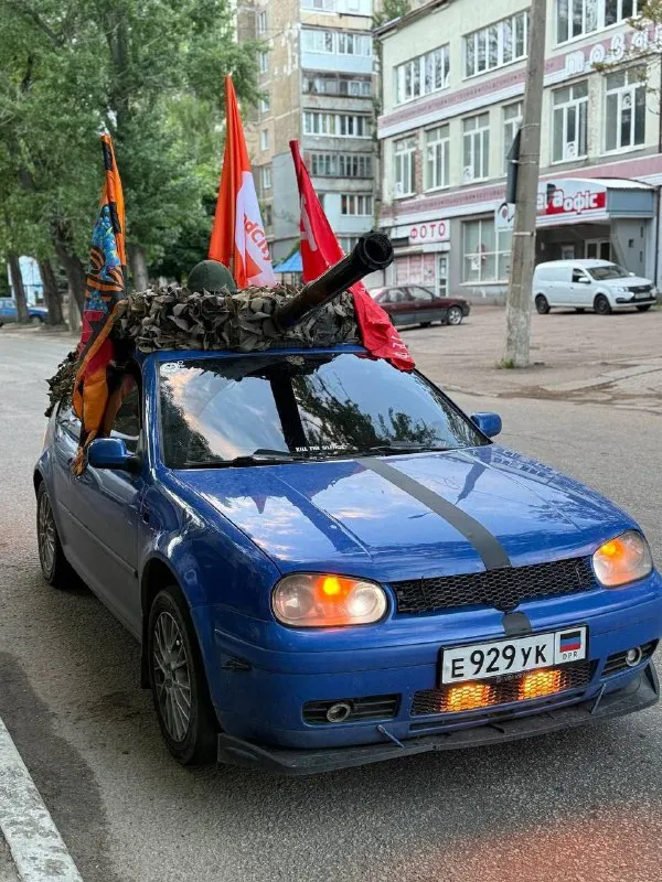 В продаже volkswagen golf mkiv 1999 год. цена:315000 (небольшой торг) пробег: 405.000 1.6 akl ( 8 клоп) голова после капиталки, но есть нюанс среди 4 масло съёмных колпачков один попался с дефектом и требует замены, компрессия в цилиндрах 12.4-12.5 так же замены требуют сальники. автомобиль на ходу протянута хорошая проводка под автозвук и доп. питание так же машина частично зашумлена ( крыша. , багажник). кузов: требуют поварки пороги, лкп соответствует своему возрасту салон: отсутствуют дверные карты и от простоя обвисает потолок, критичного ничего нет, все делается учёт днр постоянный сделан приятный выхлоп, стоят красивые диски с полкой r18 отдам в комплект новые рычаги передние и две коробки на запчасти все вопросы при встрече или по контактным данным: феникс : +79493313565 телеграмм evilenzoprp 📞 звоните: +7(949)3313565 - фотография - 4