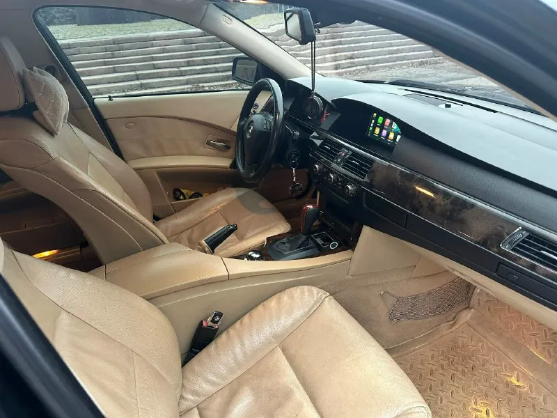 Продам bmw e60 530i (n52b30) 231 л. с. (по факту 258), акпп, 2005 год. американка, минимальный пробег по днр, один владелец рф птс. пробег 335508 люк, м-look ( передний, задний бампера и пороги), рест оптика перед и зад, 18 разноширокие диски 128 стиль, car play, выхлоп равнодлинный выпуск на 2 трубы. машина отполирована, нанесена керамика. новый компрессор и радиатор кондиционера, новый термостат и бензонасос, новое дмрв. производилась реставрация рейки. по технической части полностью исправна, стоит контрактная коробка 40т пробега (бублик и сальник коленвала тоже были заменены), замена цепи, новые дисы, установлены распредвалы с низким пробегом, установлена алмазная шайба на звезду с 535i (для дополнительной плотности прилегания цепи). в подарок отдам комплект летней резины на эти же диски в отличном состоянии (ездил 1 сезон). город горловка +79493028378 телефон/telegram цена: 1 450 000 📞 звоните: +7(949)3028378 - фотография - 4