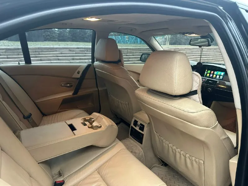 Продам bmw e60 530i (n52b30) 231 л. с. (по факту 258), акпп, 2005 год. американка, минимальный пробег по днр, один владелец рф птс. пробег 335508 люк, м-look ( передний, задний бампера и пороги), рест оптика перед и зад, 18 разноширокие диски 128 стиль, car play, выхлоп равнодлинный выпуск на 2 трубы. машина отполирована, нанесена керамика. новый компрессор и радиатор кондиционера, новый термостат и бензонасос, новое дмрв. производилась реставрация рейки. по технической части полностью исправна, стоит контрактная коробка 40т пробега (бублик и сальник коленвала тоже были заменены), замена цепи, новые дисы, установлены распредвалы с низким пробегом, установлена алмазная шайба на звезду с 535i (для дополнительной плотности прилегания цепи). в подарок отдам комплект летней резины на эти же диски в отличном состоянии (ездил 1 сезон). город горловка +79493028378 телефон/telegram цена: 1 450 000 📞 звоните: +7(949)3028378 - фотография - 5