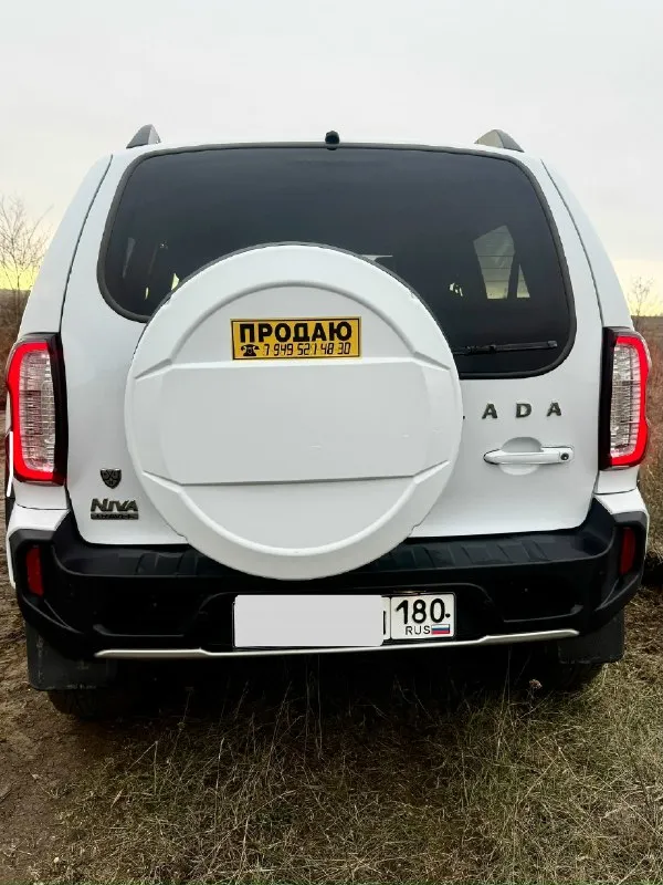 Продам niva travel комплектация кхл максимальная.2023 год выпуска двигатель 1.7 бензин. один владелец, авто в чехлах с салона. оригинальный пробег 25.000 тысяч. машина не бита не крашена. техника в отличном состоянии. масла фильтра поменяны машина без вложений. состояние нового автомобиля. комплектация:кондиционер, аbs, камера заднего вида, задние парктроники, сенсорная мультимедиа черный потолок, подогрев сидений, электро-регулировка зеркала, передние стеклоподъемники заводской шноркель, релинги на крыше, противотуманки, два комплекта колес зима лето диски r16.полный антикор. документы в полном порядке. осмотр г макеевка, возможен обмен цена 1.295.000 торг +79495214830 📞 звоните: +7(949)5214830 - фотография - 7