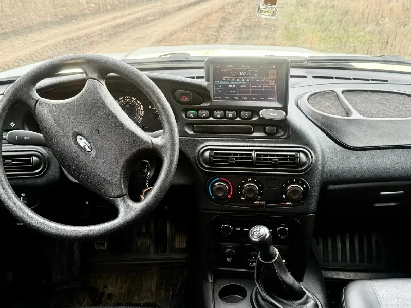 Продам niva travel комплектация кхл максимальная.2023 год выпуска двигатель 1.7 бензин. один владелец, авто в чехлах с салона. оригинальный пробег 25.000 тысяч. машина не бита не крашена. техника в отличном состоянии. масла фильтра поменяны машина без вложений. состояние нового автомобиля. комплектация:кондиционер, аbs, камера заднего вида, задние парктроники, сенсорная мультимедиа черный потолок, подогрев сидений, электро-регулировка зеркала, передние стеклоподъемники заводской шноркель, релинги на крыше, противотуманки, два комплекта колес зима лето диски r16.полный антикор. документы в полном порядке. осмотр г макеевка, возможен обмен цена 1.295.000 торг +79495214830 📞 звоните: +7(949)5214830 - фотография - 8