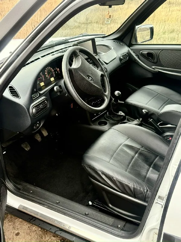 Продам niva travel комплектация кхл максимальная.2023 год выпуска двигатель 1.7 бензин. один владелец, авто в чехлах с салона. оригинальный пробег 25.000 тысяч. машина не бита не крашена. техника в отличном состоянии. масла фильтра поменяны машина без вложений. состояние нового автомобиля. комплектация:кондиционер, аbs, камера заднего вида, задние парктроники, сенсорная мультимедиа черный потолок, подогрев сидений, электро-регулировка зеркала, передние стеклоподъемники заводской шноркель, релинги на крыше, противотуманки, два комплекта колес зима лето диски r16.полный антикор. документы в полном порядке. осмотр г макеевка, возможен обмен цена 1.295.000 торг +79495214830 📞 звоните: +7(949)5214830 - фотография - 9