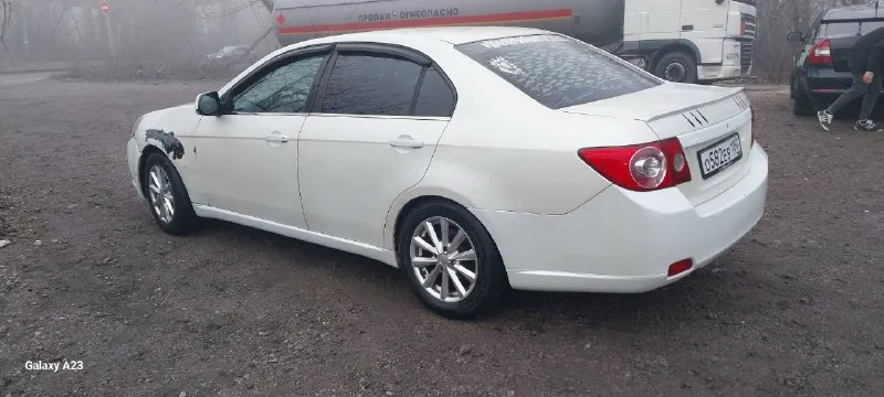 ✅️автомобиль: chevrolet epica ✅год:2007 ✅пробег:290 000 ✅объем:2.0 ✅цена: 500 000 ✅телефон: +79493523979 ✅описание: продам или обмен с моей доплатой. было небольшое дтп пострадало крыло и чуть двери. мотор 2.0 с механической мкпп, ходовая в нормальном состоянии, салон велюр, 4 стеклоподьемника, электрорегулировка зеркал, 2-х диновая магнитола 4 динамика+ буфер в заднем сидении, установлено под запаску на 45л расход радует. резина зима r16. учет постоянный переоформление без проблем 📞 звоните: +7(949)3523979 - фотография - 2