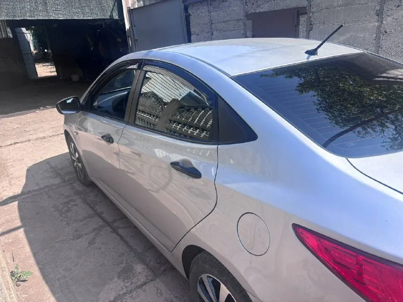 Продается авто hyundai солярис 2014 года выпуска коробка автомат в сером цвете пробег родной 100000 машина в отличном состоянии +79493504045 г. енакиево цена 950000 торг 📲 tg: 👮 📞 звоните: +7(949)3504045 - фотография - 3