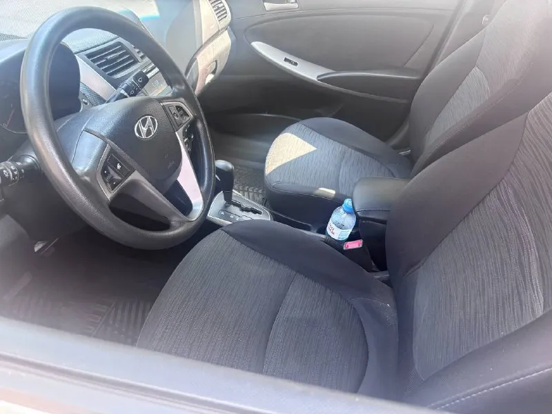 Продается авто hyundai солярис 2014 года выпуска коробка автомат в сером цвете пробег родной 100000 машина в отличном состоянии +79493504045 г. енакиево цена 950000 торг 📲 tg: 👮 📞 звоните: +7(949)3504045 - фотография - 4