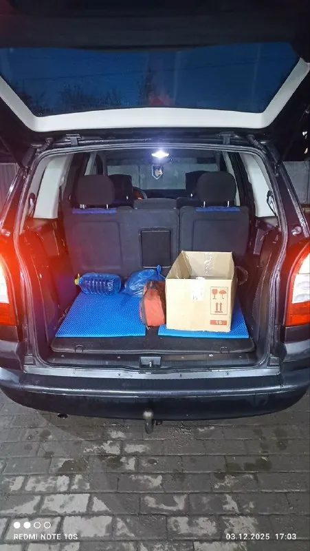 Продам opel зафира а,7-ми местный минивэн. объем двигателя 1.8, бензин пробег 336к км +(машина ездит каждый день) вложений не требует никаких, сел поехал. по комплектации:хорошая родная музыка по 2 колонки в каждой двери, электро зеркала с подогревом,4 эсп, подогрев заднего стекла, люк, хорошая зимняя резина + летняя. осмотр г. амвросиевка. цена 750к + хороший торг. я хозяин, переоформление без проблем. звонить +79493905370 юлия (мама) +79493691787 моя тг все по машине, подробно расскажу если заинтересует. 📞 звоните: +7(949)3905370 - фотография - 3