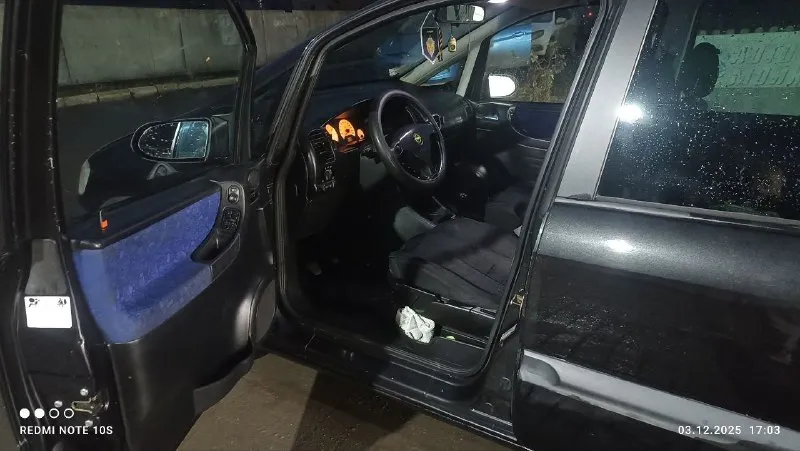 Продам opel зафира а,7-ми местный минивэн. объем двигателя 1.8, бензин пробег 336к км +(машина ездит каждый день) вложений не требует никаких, сел поехал. по комплектации:хорошая родная музыка по 2 колонки в каждой двери, электро зеркала с подогревом,4 эсп, подогрев заднего стекла, люк, хорошая зимняя резина + летняя. осмотр г. амвросиевка. цена 750к + хороший торг. я хозяин, переоформление без проблем. звонить +79493905370 юлия (мама) +79493691787 моя тг все по машине, подробно расскажу если заинтересует. 📞 звоните: +7(949)3905370 - фотография - 7
