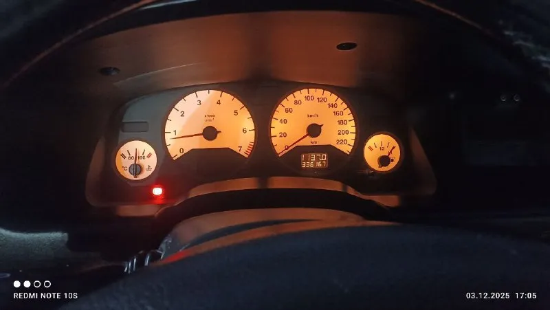 Продам opel зафира а,7-ми местный минивэн. объем двигателя 1.8, бензин пробег 336к км +(машина ездит каждый день) вложений не требует никаких, сел поехал. по комплектации:хорошая родная музыка по 2 колонки в каждой двери, электро зеркала с подогревом,4 эсп, подогрев заднего стекла, люк, хорошая зимняя резина + летняя. осмотр г. амвросиевка. цена 750к + хороший торг. я хозяин, переоформление без проблем. звонить +79493905370 юлия (мама) +79493691787 моя тг все по машине, подробно расскажу если заинтересует. 📞 звоните: +7(949)3905370 - фотография - 8