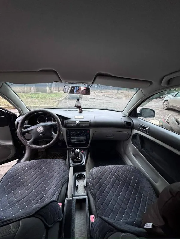 Продам volkswagen passat b5 рестайлинг, 2003 г. автомобиль требует небольших вложений по кузову, и по технике. 🔧 техническая часть: • двигатель 2.0 бензин — работает ровно, масло не ест • мкпп 5-ступенчатая — переключения четкие • пробег: 390 000 км 🛠 сделанные работы: • полностью заменена топливная система (новая) • помпа, ремень грм и все ролики заменены ~7 000 км назад •новые рычаги подвески •печка греет отлично 🚘 состояние: •по кузову есть небольшие нюансы, без критичных моментов •ходовая в хорошем состоянии •двигатель работает ровно, коробка без проблем •салон аккуратный, всё на своих местах •по документам полный порядок, без ограничений 💰 цена: 510 000 ₽, разумный торг у капота телефон:+79493448687 📞 звоните: +7(949)3448687 - фотография - 2