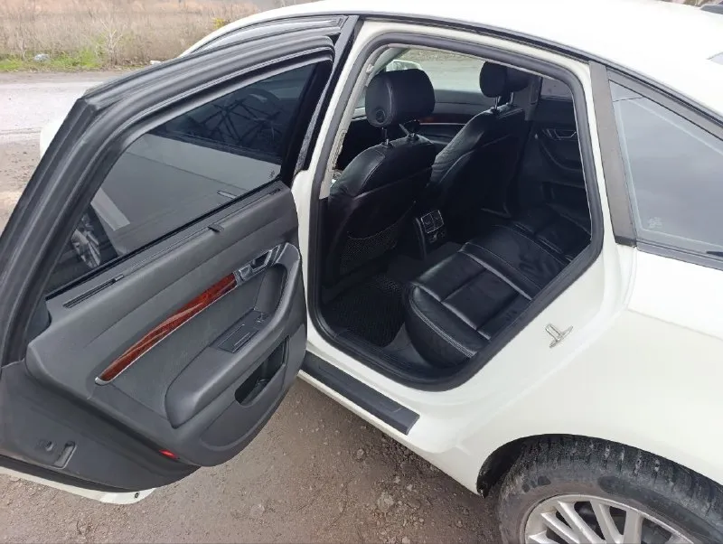 Audi а6 2005 г, мотор 3,0, газ е-4, коробка автомат-работает без нареканий, кватро. салон чистый не протертый. цена 820 тыс руб, за наличку торг возле авто возможен вариант обмена (предложения присылайте в личку) +79495119797 📞 звоните: +7(949)5119797 - фотография - 8