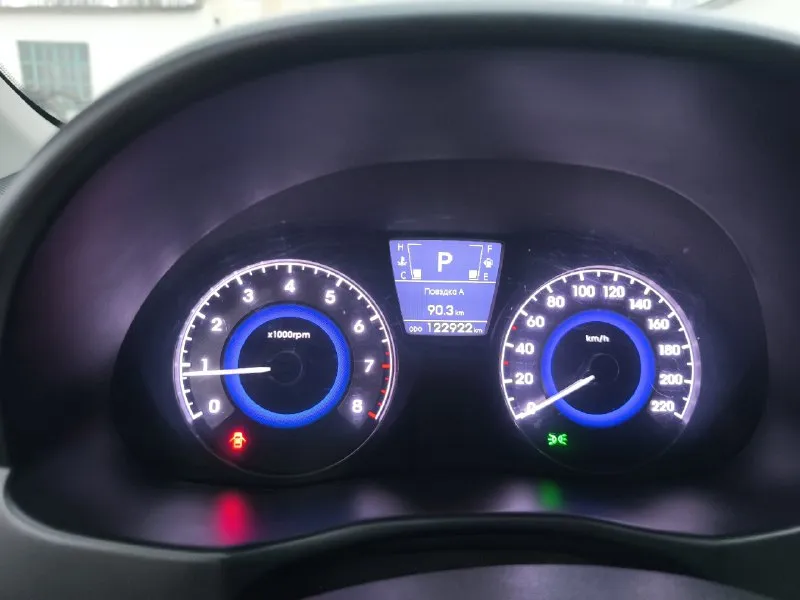 Продам hyundai accent 2012, брали с салона, один хозяин! пробег честный 123т. км, в такси не использовалась, семейный автомобиль. оцинкованное днище и пороги. удален катализатор. линзованная оптика, газ пропан + вариатор опережения угла зажигания, баллон под запаску на 42л, установлена акустика hertz + магнитола на андройде teyes cc3(яндекс навигатор, ямузыка и тд) с качественной камерой заднего вида! два комплекта новой резины на дисках(зима - шипованная pirelli на штампованных дисках(на фото), лето - pirelli на литых дисках), два комплекта ковриков(evo + резиновые). сиденья с момента покупки эксплуатируются в чехлах, текущие чехлы новые, куплены недавно. рабочие жидкости(масло и фильт в двиг. , масло и фильтр в коробке, гидроусилитель руля) заменены на 120т. км. полная замена охлаждающей жидкости на оригинальную произведена в том году. есть не критичные изъяны по кузову и лкп. два ключа. честный обзор, без "намазывания губ" перед продажей! цена: 1 050 000 руб. (торг уместен 📞 звоните: +7(949)3043696 - фотография - 7