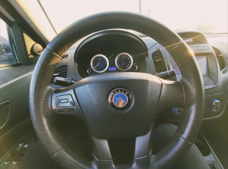 Продам geely gc6 2014г. 1.5 mt (94 л. с.). по 🚘 ходовая в отличном состоянии, новые тормоза, новые передние тормозные диски, заменено масло в двигателе также фильтра, есть нюансы на задних арках. —тормозная система: передние и задние тормоза — дисковые. —объём багажника: 468 л. —кожаная оплетка руля, регулировка, мультируль —электроподогрев передних сидений, регулировка електропакет🚘 центральный замок, 2 ключа от авто, 2 брелка от сигналки, электрические стеклоподъемники передние и задние, обогрев зеркал подогрев заднего стекла, электро регулятор фар, безопасность🚘 антиблокировочная система (abs) система распределения тормозного усилия (ebd) автоблокировка дверей при езде, задний парктроник 4шт. аудиосистема 🚘 штатная магнитола, 4 динамика перёд и в задней полке + пищалки остальное🚘 новая акома отдам и старую тоже хорошая, запаска, домкрат, балонник, набор автомобилиста. документы в полном порядке, любые переоформление. —пробег 221190 цена ➖ 390000₽. торг. осмотр г. ант 📞 звоните: +7(959)1808394 - фотография - 10