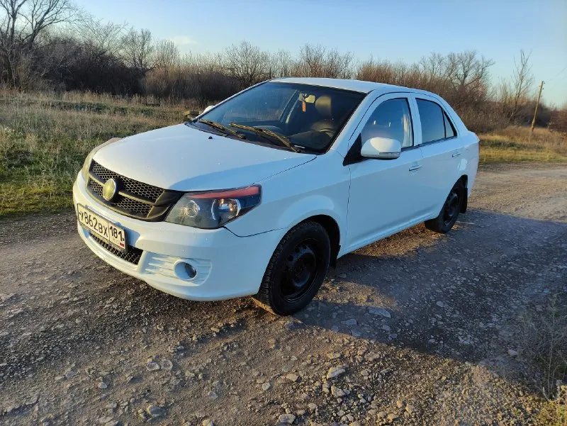 Продам geely gc6 2014г. 1.5 mt (94 л. с.). по 🚘 ходовая в отличном состоянии, новые тормоза, новые передние тормозные диски, заменено масло в двигателе также фильтра, есть нюансы на задних арках. —тормозная система: передние и задние тормоза — дисковые. —объём багажника: 468 л. —кожаная оплетка руля, регулировка, мультируль —электроподогрев передних сидений, регулировка електропакет🚘 центральный замок, 2 ключа от авто, 2 брелка от сигналки, электрические стеклоподъемники передние и задние, обогрев зеркал подогрев заднего стекла, электро регулятор фар, безопасность🚘 антиблокировочная система (abs) система распределения тормозного усилия (ebd) автоблокировка дверей при езде, задний парктроник 4шт. аудиосистема 🚘 штатная магнитола, 4 динамика перёд и в задней полке + пищалки остальное🚘 новая акома отдам и старую тоже хорошая, запаска, домкрат, балонник, набор автомобилиста. документы в полном порядке, любые переоформление. —пробег 221190 цена ➖ 390000₽. торг. осмотр г. ант 📞 звоните: +7(959)1808394 - фотография - 2
