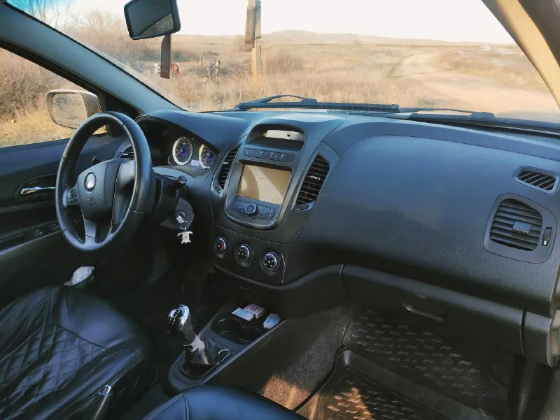 Продам geely gc6 2014г. 1.5 mt (94 л. с.). по 🚘 ходовая в отличном состоянии, новые тормоза, новые передние тормозные диски, заменено масло в двигателе также фильтра, есть нюансы на задних арках. —тормозная система: передние и задние тормоза — дисковые. —объём багажника: 468 л. —кожаная оплетка руля, регулировка, мультируль —электроподогрев передних сидений, регулировка електропакет🚘 центральный замок, 2 ключа от авто, 2 брелка от сигналки, электрические стеклоподъемники передние и задние, обогрев зеркал подогрев заднего стекла, электро регулятор фар, безопасность🚘 антиблокировочная система (abs) система распределения тормозного усилия (ebd) автоблокировка дверей при езде, задний парктроник 4шт. аудиосистема 🚘 штатная магнитола, 4 динамика перёд и в задней полке + пищалки остальное🚘 новая акома отдам и старую тоже хорошая, запаска, домкрат, балонник, набор автомобилиста. документы в полном порядке, любые переоформление. —пробег 221190 цена ➖ 390000₽. торг. осмотр г. ант 📞 звоните: +7(959)1808394 - фотография - 8