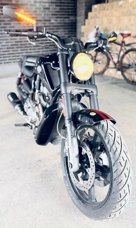 Продам 🏍️ harley davidson v-rod в идеальном состоянии 🔥 выхлопная система akrаpovic 2012 год календа... - фотография