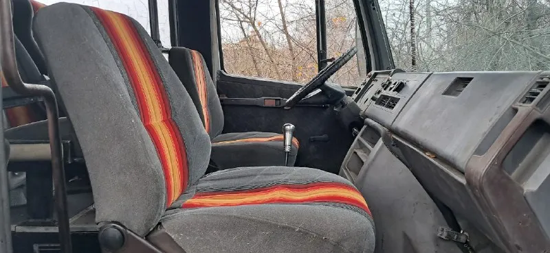 ❗цена: 569000руб mercedes benz 709 dпе, объём 4,0. 1994 год выпуска. 19+1 мест. общий пробег 670000. автобус "d" 19+1 мест. уникальный, не убиваемый атмосферный двигатель в идеальном состоянии. заводится с пол оборота при любой температуре. коробка передач работает безукоризненно. установлены новые аккумуляторы. работает автономное отопление. в салоне - сиденья от икаруса (межгород). задние спинки откидные. сиденья в удовлетворительном состоянии. можно использовать без чехлов. установлены верхние полки для ручной клади. установлено новое лобовое стекло. резина: износ 60%. установлен задний фаркоп для легкового прицепа. автобус с 2014 года, использовался крайне редко. по месту с небольшим пробегом. ❗реальному покупателю торг возле автобуса❗ обращаться: +79790471722 (юрий) +79493859440(марина) 📞 звоните: +7(949)3859440 - фотография - 6