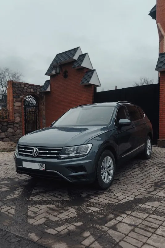 Продам volkswagen tiguan 7 мест. vin: 3vv3b7ax2jm092014 год: 2017 пробег : 136 т км двигатель: 2.0т автомобиль в отличном состоянии, масло менялось каждые 7,5 тыс км, с 2023 года по сей день в одних руках, я первый владелец по птс. автомобиль на оригинальных дисках, на зимней резине. подогрев сидений, бесключевой доступ, дистроник. полностью обслужен, 5000 тыс км назад заменили передние диски и колодки, готов на любые проверки. цена: 2,3🍋 торг. 📱+79493525747 📞 звоните: +7(949)3525747 - фотография - 1