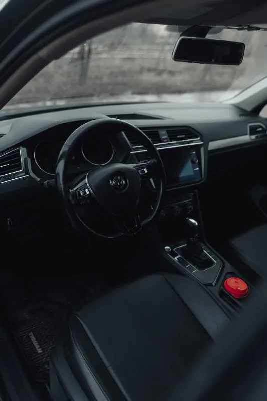 Продам volkswagen tiguan 7 мест. vin: 3vv3b7ax2jm092014 год: 2017 пробег : 136 т км двигатель: 2.0т автомобиль в отличном состоянии, масло менялось каждые 7,5 тыс км, с 2023 года по сей день в одних руках, я первый владелец по птс. автомобиль на оригинальных дисках, на зимней резине. подогрев сидений, бесключевой доступ, дистроник. полностью обслужен, 5000 тыс км назад заменили передние диски и колодки, готов на любые проверки. цена: 2,3🍋 торг. 📱+79493525747 📞 звоните: +7(949)3525747 - фотография - 4