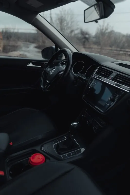 Продам volkswagen tiguan 7 мест. vin: 3vv3b7ax2jm092014 год: 2017 пробег : 136 т км двигатель: 2.0т автомобиль в отличном состоянии, масло менялось каждые 7,5 тыс км, с 2023 года по сей день в одних руках, я первый владелец по птс. автомобиль на оригинальных дисках, на зимней резине. подогрев сидений, бесключевой доступ, дистроник. полностью обслужен, 5000 тыс км назад заменили передние диски и колодки, готов на любые проверки. цена: 2,3🍋 торг. 📱+79493525747 📞 звоните: +7(949)3525747 - фотография - 5