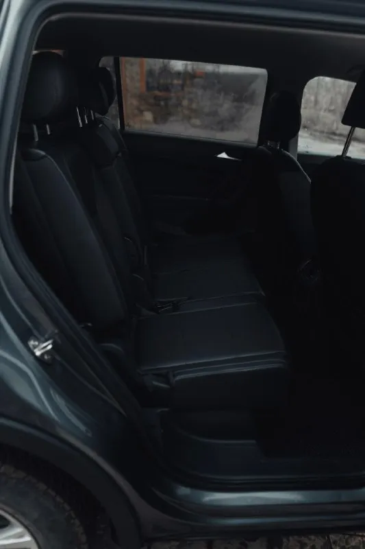 Продам volkswagen tiguan 7 мест. vin: 3vv3b7ax2jm092014 год: 2017 пробег : 136 т км двигатель: 2.0т автомобиль в отличном состоянии, масло менялось каждые 7,5 тыс км, с 2023 года по сей день в одних руках, я первый владелец по птс. автомобиль на оригинальных дисках, на зимней резине. подогрев сидений, бесключевой доступ, дистроник. полностью обслужен, 5000 тыс км назад заменили передние диски и колодки, готов на любые проверки. цена: 2,3🍋 торг. 📱+79493525747 📞 звоните: +7(949)3525747 - фотография - 8