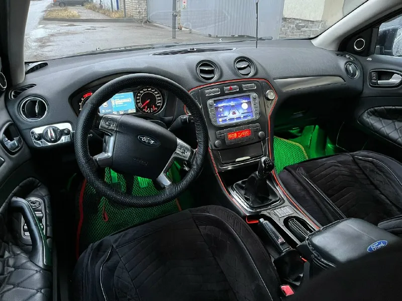 Продам своё авто форд-мондео 2.0( ford mondeo ) 2010г 145 л. с. родной пробег- 250.000 богатая компл-ия. все есть для комфортной езды. датчики дождя, света. обогрев. обогрев лобового и заднего стёкол, зеркал. сидений,2-х зонный климат-контроль. обдуф в средних стойках. при. при открывание дверей подсветка в салоне снаружи. стоит задний парктроник и камера заднего вида. кузов оцинкованый. омыватель фар. двигатель 2л. цепной, ( цепь заменена ) самый надежный в семействе форд. салон чистый ухоженый. машина вся в шумовиброизоляции, штатные динамики заменены. установлен автозапуск. любые проверки. любые виды оформления в мрэо обязательно ! я хозяин, машина оформлена на меня и показывать буду тоже я. цена 730.000₽ торг +79493814378 📞 звоните: +7(949)3814378 - фотография - 3