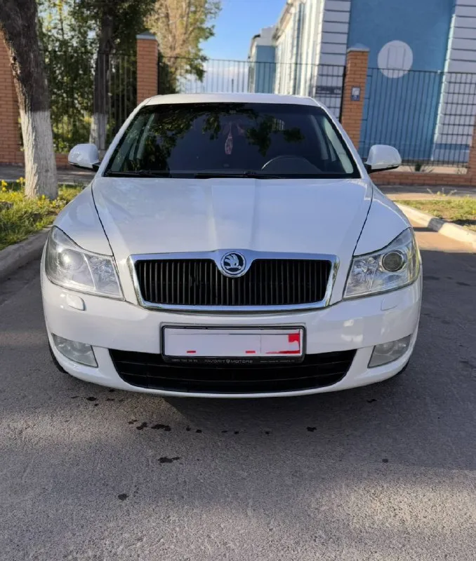 Продам scoda octavia а5 1.8 tsi год 2012 пробег 201 000 акпп aisin авто в максимальной комплектация.... - фотография