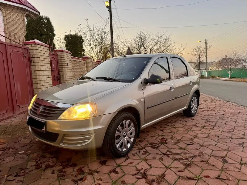 Продам авто, рено логан 2012 года! мотор 1,6,коробка механика 5ст! пробег 148 тысяч в хорошем состоянии, полностью исправна! мотор работает ровно, коробка без нареканий! салон чистый, не прокурен комплектация : гидроусилитель, стеклоподъемники, подушка безопасности, центральный замок, кондиционер (полностью обесшумлена ) за машину не стыдно в достойном состоянии, вид заводской не какого колхоза документы в порядке, штрафов, запретов нет ! цена 585 000тыс. руб торг тел +79498501337 - фотография - 2