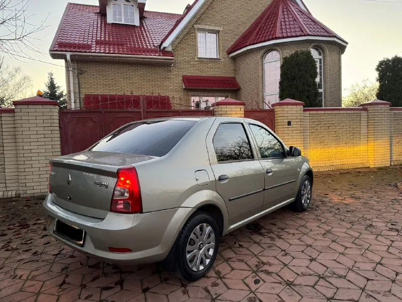 Продам авто, рено логан 2012 года! мотор 1,6,коробка механика 5ст! пробег 148 тысяч в хорошем состоянии, полностью исправна! мотор работает ровно, коробка без нареканий! салон чистый, не прокурен комплектация : гидроусилитель, стеклоподъемники, подушка безопасности, центральный замок, кондиционер (полностью обесшумлена ) за машину не стыдно в достойном состоянии, вид заводской не какого колхоза документы в порядке, штрафов, запретов нет ! цена 585 000тыс. руб торг тел +79498501337 - фотография - 3