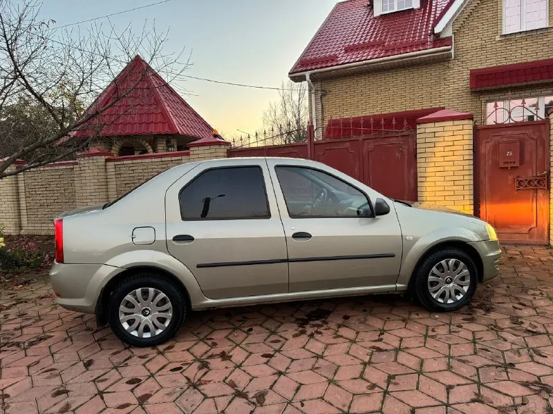 Продам авто, рено логан 2012 года! мотор 1,6,коробка механика 5ст! пробег 148 тысяч в хорошем состоянии, полностью исправна! мотор работает ровно, коробка без нареканий! салон чистый, не прокурен комплектация : гидроусилитель, стеклоподъемники, подушка безопасности, центральный замок, кондиционер (полностью обесшумлена ) за машину не стыдно в достойном состоянии, вид заводской не какого колхоза документы в порядке, штрафов, запретов нет ! цена 585 000тыс. руб торг тел +79498501337 - фотография - 4