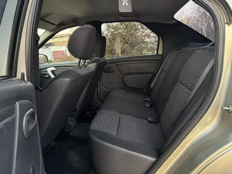 Продам авто, рено логан 2012 года! мотор 1,6,коробка механика 5ст! пробег 148 тысяч в хорошем состоянии, полностью исправна! мотор работает ровно, коробка без нареканий! салон чистый, не прокурен комплектация : гидроусилитель, стеклоподъемники, подушка безопасности, центральный замок, кондиционер (полностью обесшумлена ) за машину не стыдно в достойном состоянии, вид заводской не какого колхоза документы в порядке, штрафов, запретов нет ! цена 585 000тыс. руб торг тел +79498501337 - фотография - 7