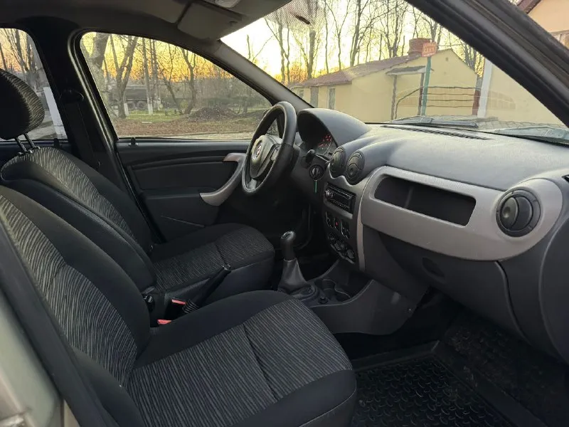 Продам авто, рено логан 2012 года! мотор 1,6,коробка механика 5ст! пробег 148 тысяч в хорошем состоянии, полностью исправна! мотор работает ровно, коробка без нареканий! салон чистый, не прокурен комплектация : гидроусилитель, стеклоподъемники, подушка безопасности, центральный замок, кондиционер (полностью обесшумлена ) за машину не стыдно в достойном состоянии, вид заводской не какого колхоза документы в порядке, штрафов, запретов нет ! цена 585 000тыс. руб торг тел +79498501337 - фотография - 8