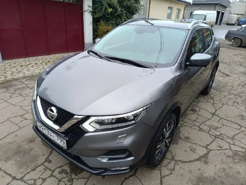 Nissan qashqai,2019,2.0 cvt 2wd,117.000км комплектация (qe+): это топовая версия с максимальным оснащением. в салоне установлены удобные сиденья zero gravity для переднего ряда, двухзонный климат-контроль и мультимедийная система nissanconnect с навигацией и 7-дюймовым экраном. салон отделан тканью. снаружи автомобиль выделяется панорамной крышей и стильными 18-дюймовыми легкосплавными дисками. особенности и опции: · комфорт: подогрев передних сидений, руля и лобового стекла, камера заднего вида, камеры 360°, датчики света и дождя. · безопасность: полный набор систем: abs, esp, 6 подушек безопасности (включая шторки), круиз-контроль, датчики парковки спереди и сзади. · есть небольшие косметические подкрасы, ремонт выполнялся у официального дилера, фото документов предоставлю при встрече. техническое состояние: машина технически исправна, вся история обслуживания известна. готова к эксплуатации без дополнительных вложений. 📲 tg: алексей 📞 звоните: +7(977)3747936 - фотография - 2