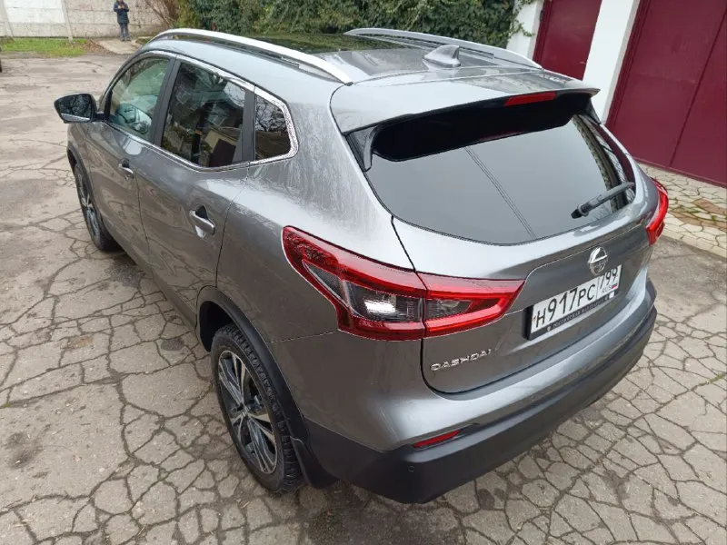 Nissan qashqai,2019,2.0 cvt 2wd,117.000км комплектация (qe+): это топовая версия с максимальным оснащением. в салоне установлены удобные сиденья zero gravity для переднего ряда, двухзонный климат-контроль и мультимедийная система nissanconnect с навигацией и 7-дюймовым экраном. салон отделан тканью. снаружи автомобиль выделяется панорамной крышей и стильными 18-дюймовыми легкосплавными дисками. особенности и опции: · комфорт: подогрев передних сидений, руля и лобового стекла, камера заднего вида, камеры 360°, датчики света и дождя. · безопасность: полный набор систем: abs, esp, 6 подушек безопасности (включая шторки), круиз-контроль, датчики парковки спереди и сзади. · есть небольшие косметические подкрасы, ремонт выполнялся у официального дилера, фото документов предоставлю при встрече. техническое состояние: машина технически исправна, вся история обслуживания известна. готова к эксплуатации без дополнительных вложений. 📲 tg: алексей 📞 звоните: +7(977)3747936 - фотография - 5