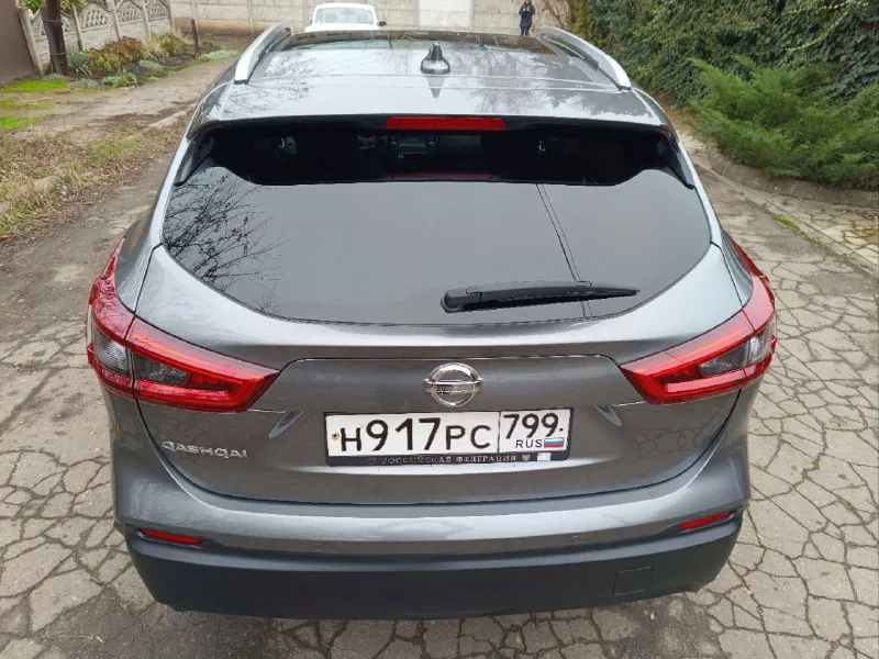 Nissan qashqai,2019,2.0 cvt 2wd,117.000км комплектация (qe+): это топовая версия с максимальным оснащением. в салоне установлены удобные сиденья zero gravity для переднего ряда, двухзонный климат-контроль и мультимедийная система nissanconnect с навигацией и 7-дюймовым экраном. салон отделан тканью. снаружи автомобиль выделяется панорамной крышей и стильными 18-дюймовыми легкосплавными дисками. особенности и опции: · комфорт: подогрев передних сидений, руля и лобового стекла, камера заднего вида, камеры 360°, датчики света и дождя. · безопасность: полный набор систем: abs, esp, 6 подушек безопасности (включая шторки), круиз-контроль, датчики парковки спереди и сзади. · есть небольшие косметические подкрасы, ремонт выполнялся у официального дилера, фото документов предоставлю при встрече. техническое состояние: машина технически исправна, вся история обслуживания известна. готова к эксплуатации без дополнительных вложений. 📲 tg: алексей 📞 звоните: +7(977)3747936 - фотография - 7