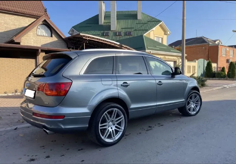Продам audi q7 4l 3.0tdi двигатель bug самый надёжный в линейке, чувствует себя отлично. топливная после полной ревизии ( форсунки, обратка, резинки и. т.д потрачено 100+ тыс ) + новый картридж турбины. делал для себя денег не жалел. коробка без нареканий. вебаста работает. по ходовой много нового, ничего не стучит не скрипит. + новые шрусы кардана. сел - поехал. машина без пневмы по заводу и без текущей панорамы. 2 комплекта колёс 18 зима и 21 лето( резина под замену ) автотека зелёная. скину по желанию. машина год во владении. причина продажи нужны деньги. цена 1400 000₽ +79494663191 михаил 📲 tg: @shniser 📞 звоните: +7(949)4663191 - фотография - 7