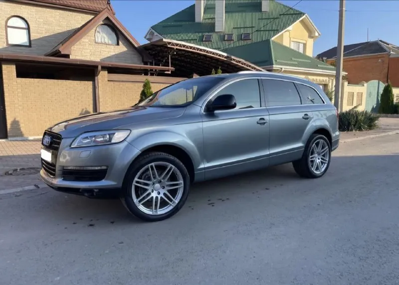 Продам audi q7 4l 3.0tdi двигатель bug самый надёжный в линейке, чувствует себя отлично. топливная после полной ревизии ( форсунки, обратка, резинки и. т.д потрачено 100+ тыс ) + новый картридж турбины. делал для себя денег не жалел. коробка без нареканий. вебаста работает. по ходовой много нового, ничего не стучит не скрипит. + новые шрусы кардана. сел - поехал. машина без пневмы по заводу и без текущей панорамы. 2 комплекта колёс 18 зима и 21 лето( резина под замену ) автотека зелёная. скину по желанию. машина год во владении. причина продажи нужны деньги. цена 1400 000₽ +79494663191 михаил 📲 tg: @shniser 📞 звоните: +7(949)4663191 - фотография - 9