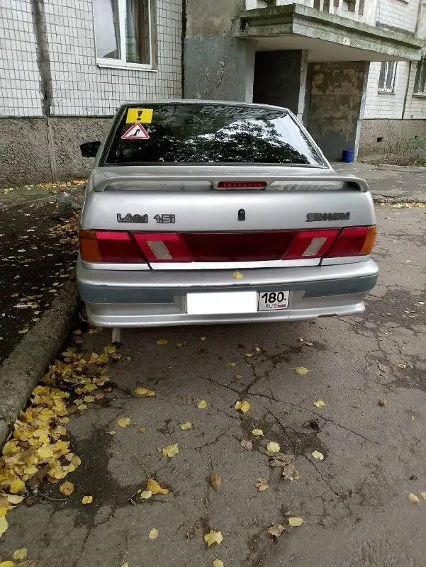 Продам ваз 2115 (2004 года) 💥 объем двигателя: 1.5 л, 8-клапанная 💥 мкпп: 5-ступенчатая 💥 состояние: отличное, проверено временем! все расходники менялись строго по регламенту. масло менялось каждые ~8 тыс. км. 💥 двигатель: не дымит, не троит — работает как часики! 💥 коробка: в идеальном состоянии, без нареканий. 💥 ходовая: обслужена, ничего не скрипит и не стучит. 💥 аккумулятор: новый, как и сцепление. документы: все чисто, без штрафов и арестов. оформлена на меня, в одних руках 13 лет. продаю по дкп, при необходимости — могу присутствовать в мрэо. из минусов: есть моменты по кузову, но без гнили и дыр! днище в отличном состоянии. автомобиль в данный момент на летней резине на штампах, так же отдаю зимнюю резину на литье ! цена: 250 000 ₽ (торг только после осмотра) местоположение: г. донецк звонить по номеру: +7 949 413 57 62 пишите только на номер, в лс не отвечаю. 📞 звоните: +7(949)4135762 - фотография - 2