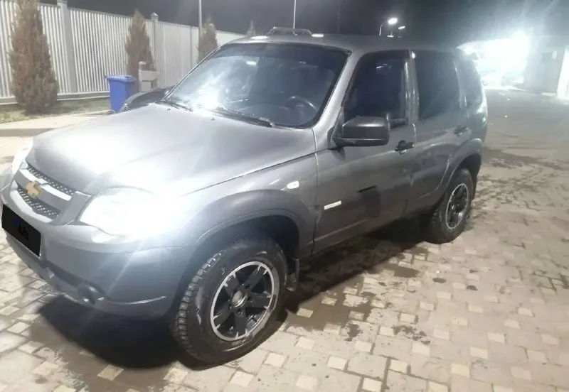 Продам шевроле нива 2012г, рестайлинг 1.7, механика состояние хорошее, недавно заменено масло в двиг... - фотография